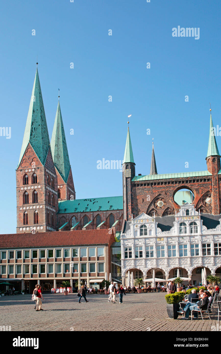 Marktplatz mit Marienkirche in Lübeck an der Ostseeküste Stockfoto