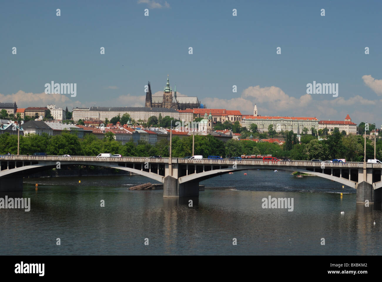 Prag, Sommer, blauer Himmel Stockfoto