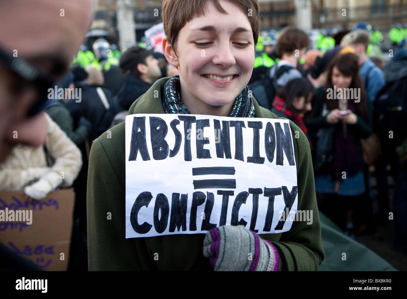 Student mit Schild protestieren gegen Studiengebühren in Parliament Square, London Stockfoto