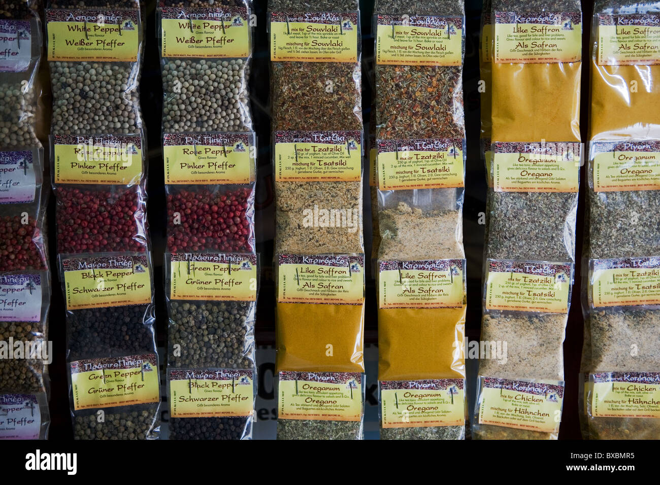 Griechische Kräuter auf einem lokalen griechischen Marktplatz Stockfoto