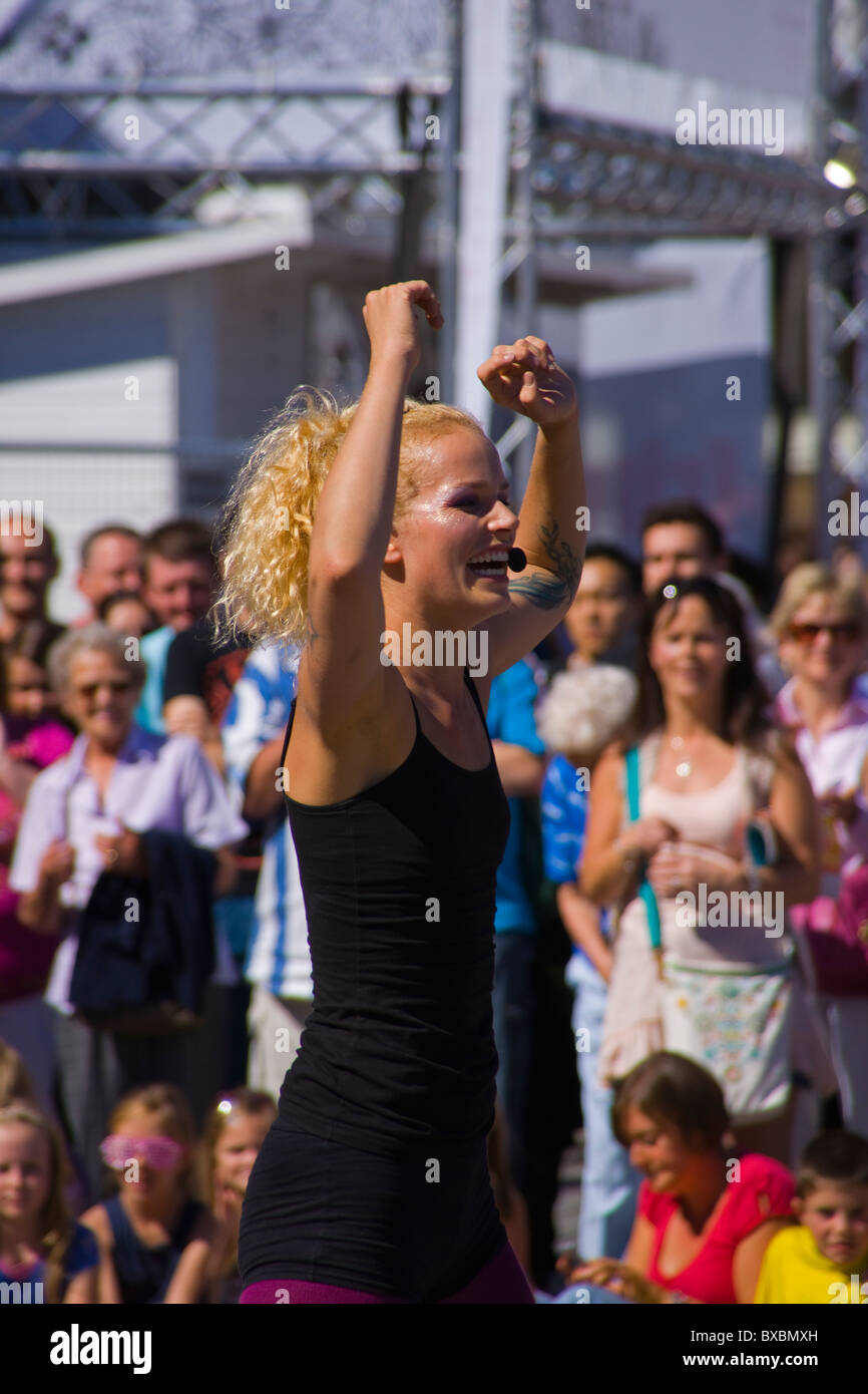 Acrobat, Fringe Festival, Princes Street, Edinburgh, Lothian, Schottland, August 2010 Stockfoto