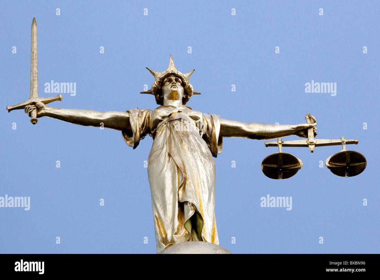 Statue der Justitia auf Old Bailey, Central Criminal Court in London, England, Vereinigtes Königreich, Europa Stockfoto