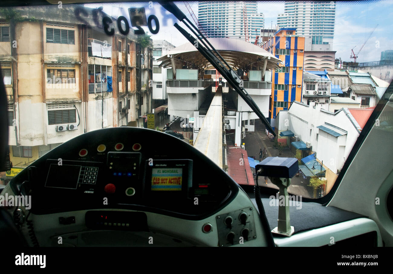 Das Innere der Fahrerkabine des Skytrain in Kuala Lumpur in Malaysia.  Foto von Gordon Scammell Stockfoto