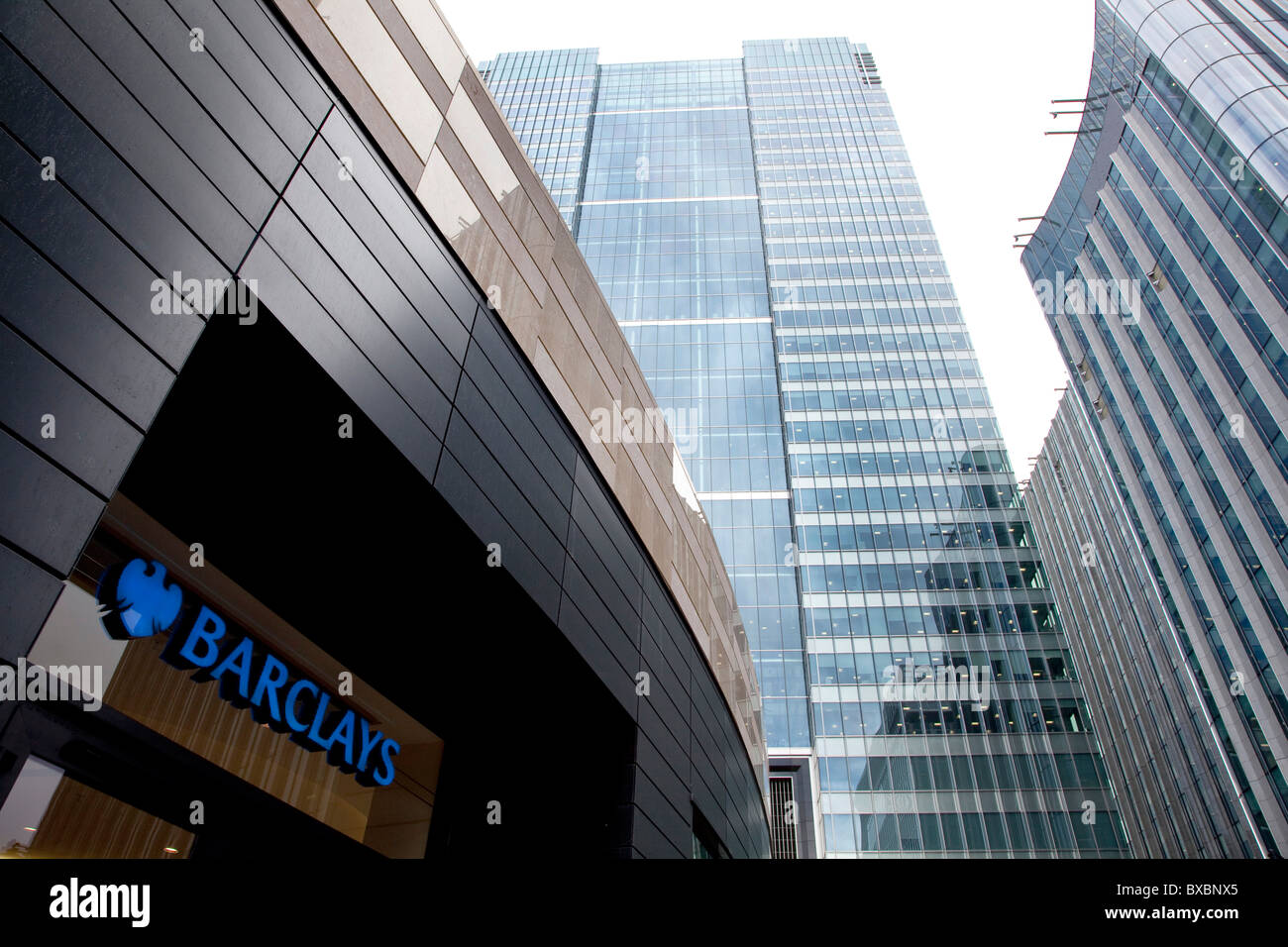 Logo auf das Hauptquartier der Barclays Bank in Canary Wharf in London, England, Vereinigtes Königreich, Europa Stockfoto
