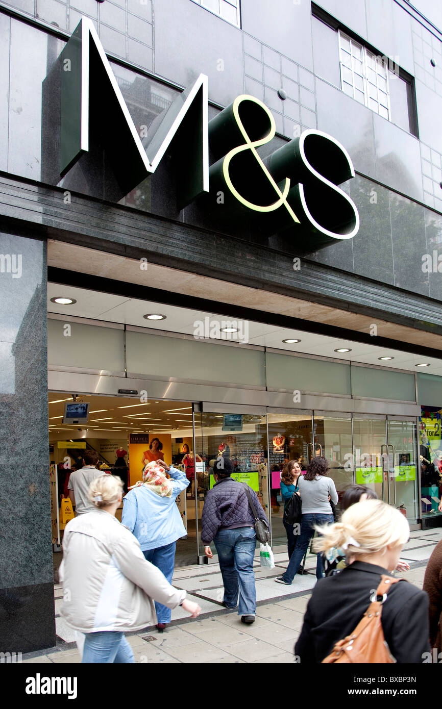 Geschäft des Einzelhandels Marks and Spencer auf der Oxford Street in London, England, Vereinigtes Königreich, Europa Stockfoto