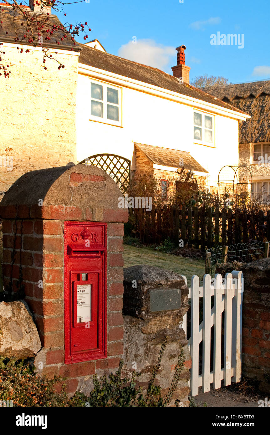 ein Briefkasten in dem Dorf St.Clements, Truro, Cornwall, UK Stockfoto