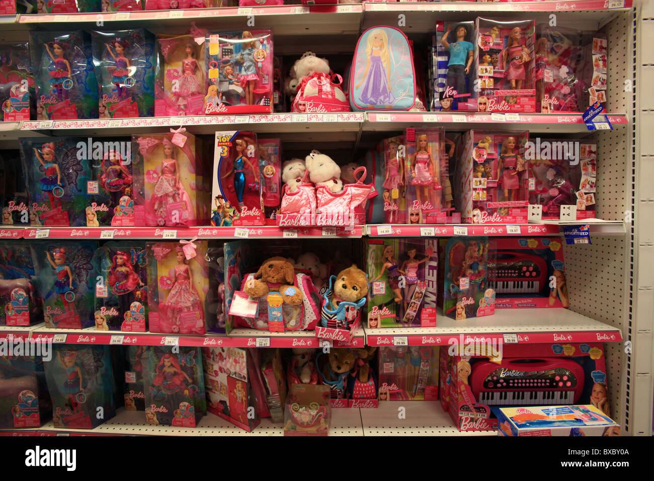 Barbie-Puppen im Toys R Us Store, Ontario, Kanada Stockfoto