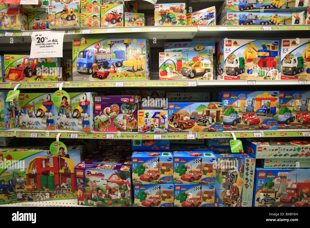 toysrus sale store stockfotos toysrus sale store bilder - jouet fortnite toys r us
