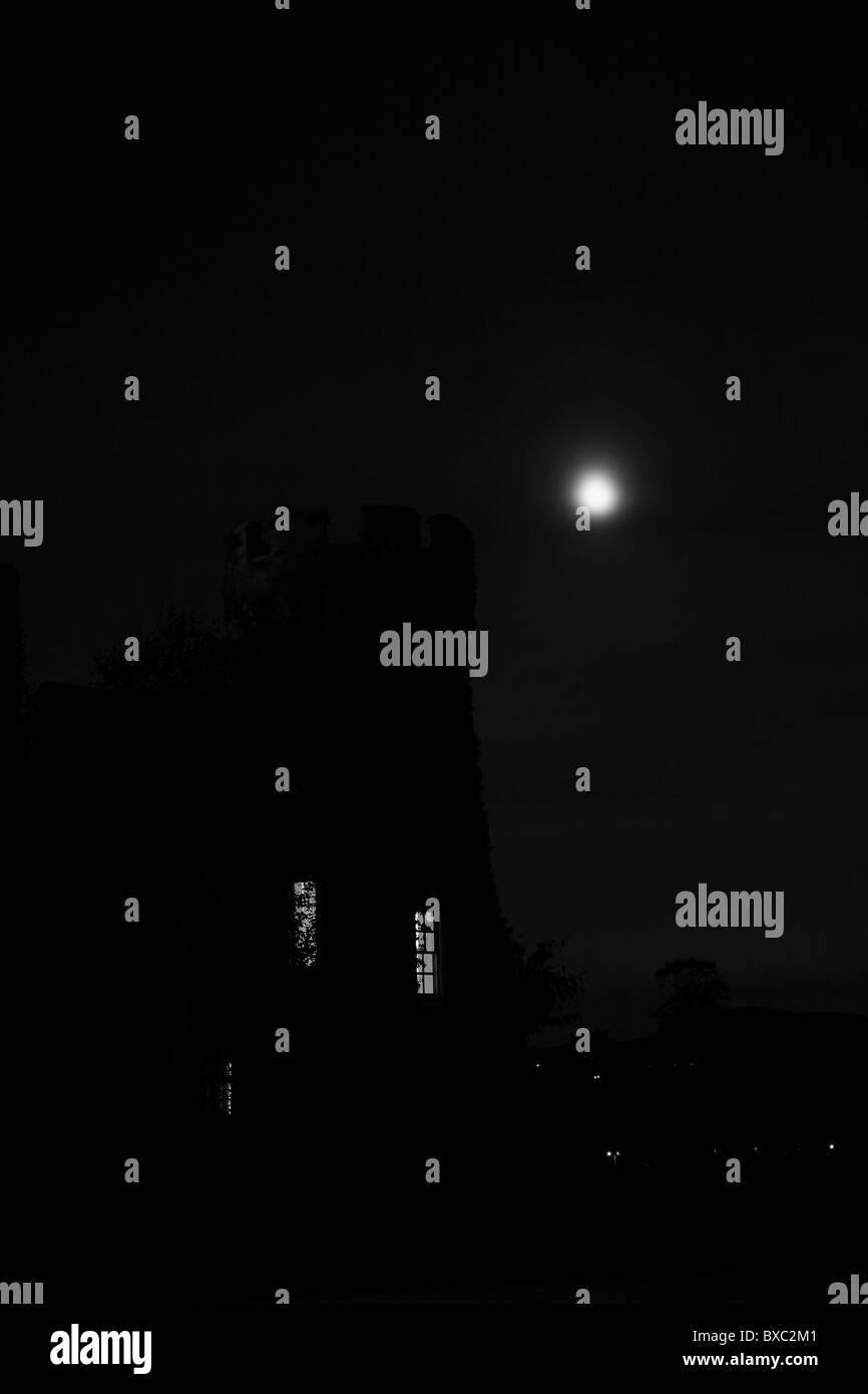 Bodelwyddan Schlossturm in der Nacht Stockfoto