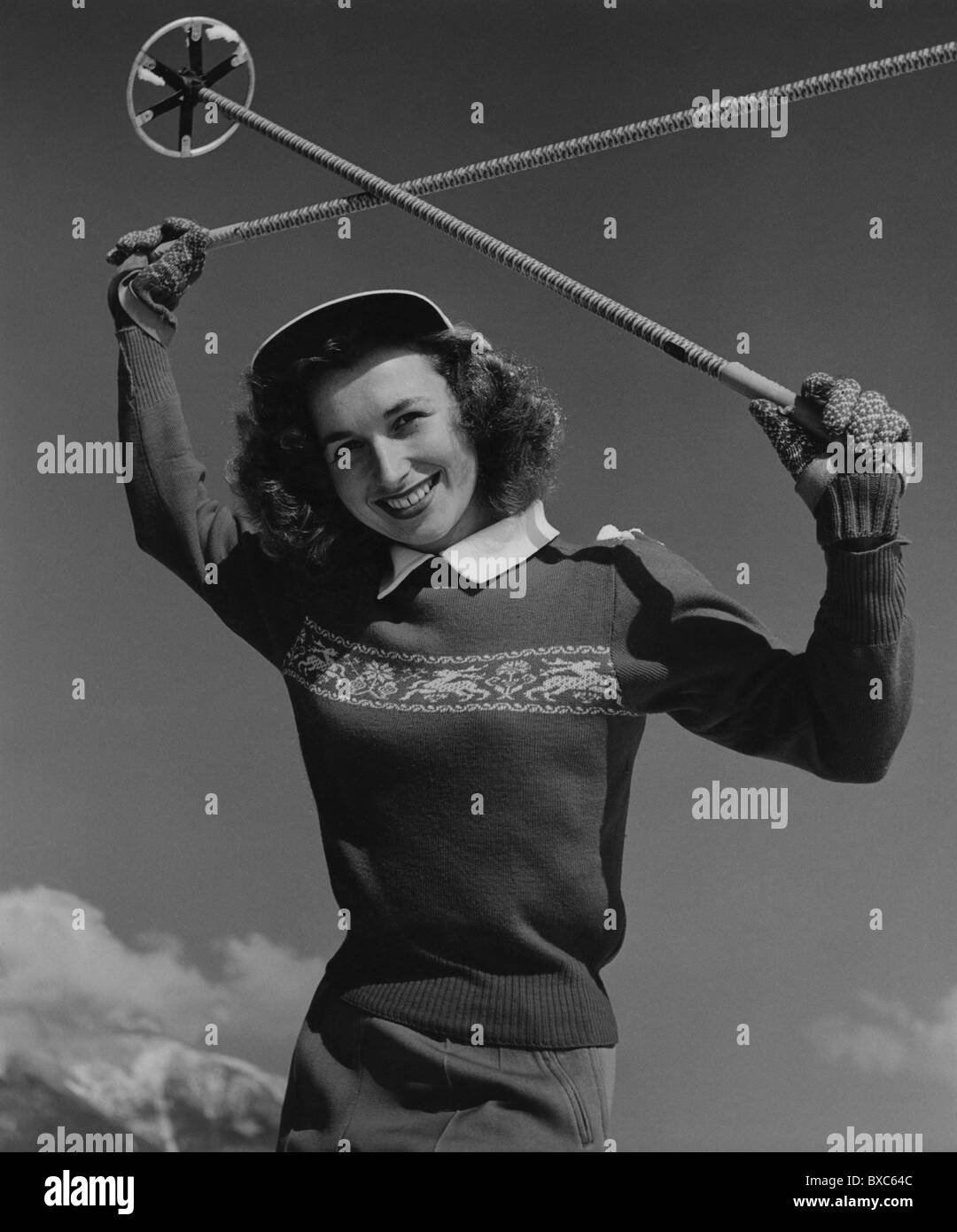 Sport, Wintersport, Skifahren, Skihase im wasserdichten Outfit mit Cape, 50er Jahre, , Additional-Rights-Clearences-not available Stockfoto