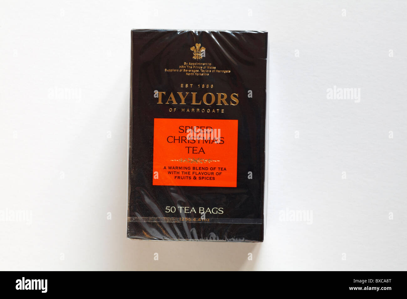 Paket Taylors of Harrogate gewürzte Weihnachtstee isoliert auf weißem Hintergrund - Royal Warrant Teebeutel Teebeutel Stockfoto