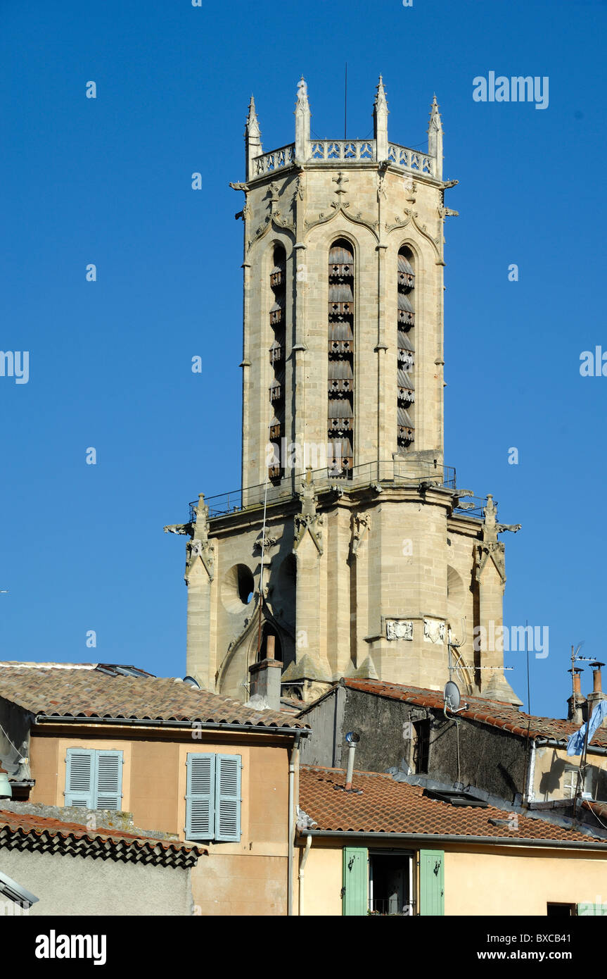 Gotischer Glockenturm, Glockenturm oder Kirchturm der Kathedrale oder Kathedrale von Saint-Sauveur, Aix-en-Provence oder Aix en Provence, Frankreich Stockfoto