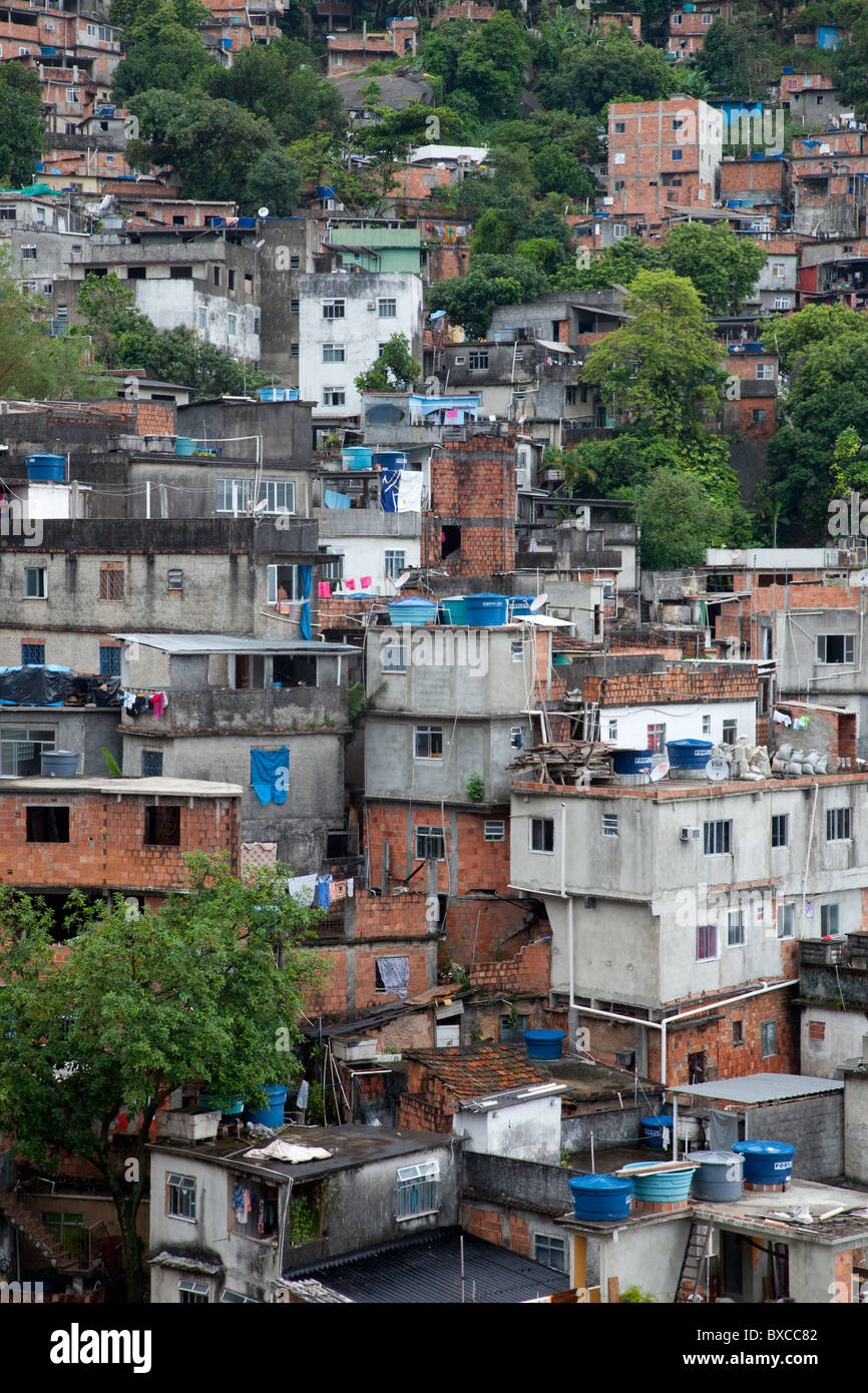 Hunderte Häuser drängten sich zusammen in Rocinha Favela in Rio De Janeiro, Brasilien Stockfoto