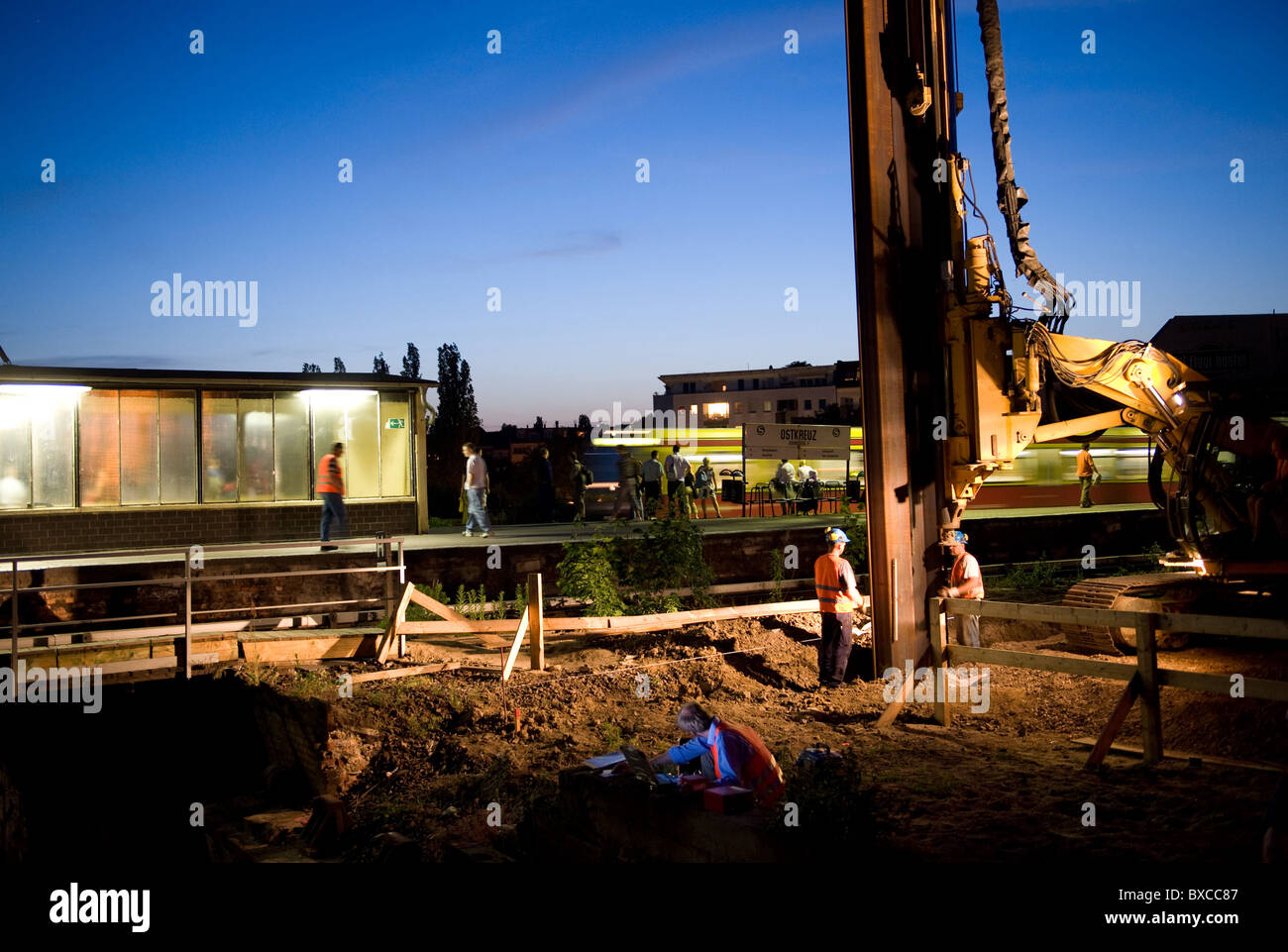 Beginn der Bauarbeiten arbeitet bei der S-Bahnstation Ostkreuz, Berlin, Deutschland Stockfoto