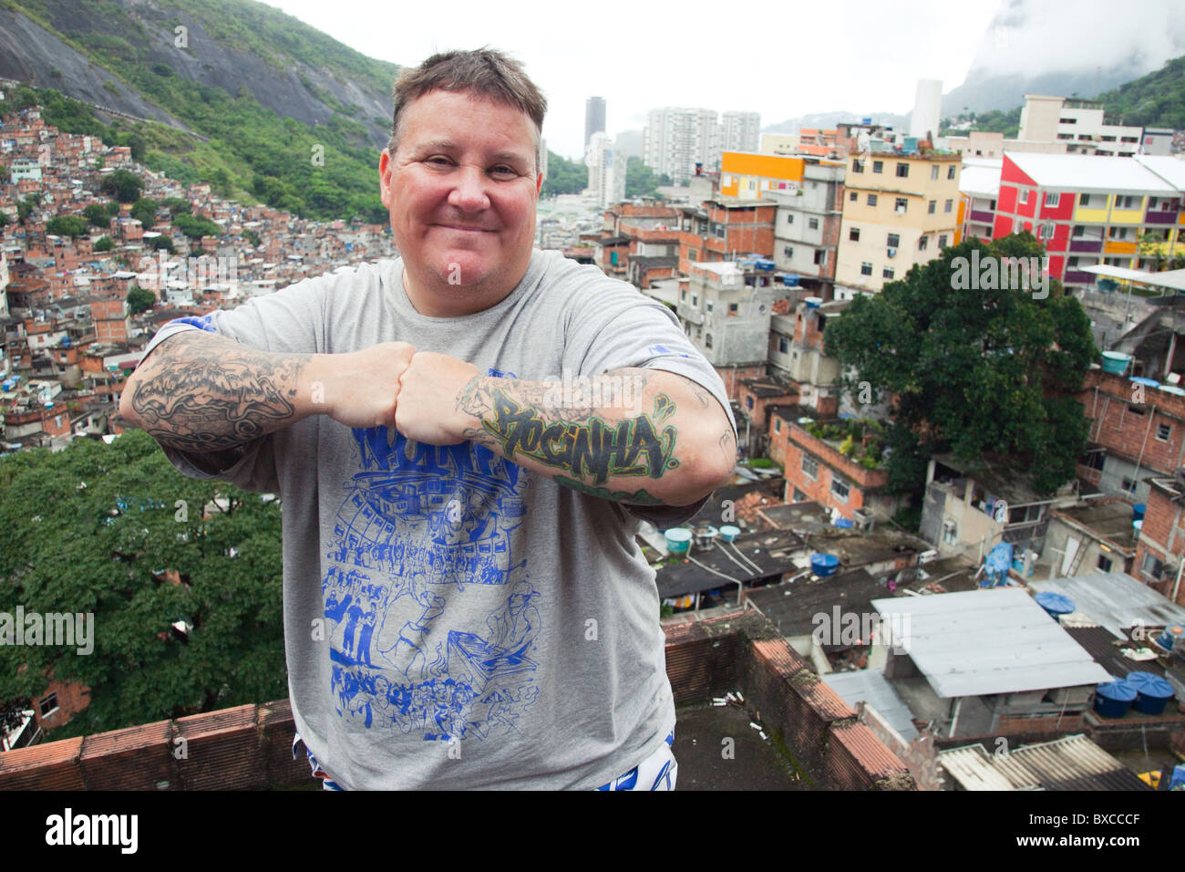 DJ-Zezinho des gemeinschaftlichen Rocinha Favela in Rio De Janeiro, Brasilien Stockfoto