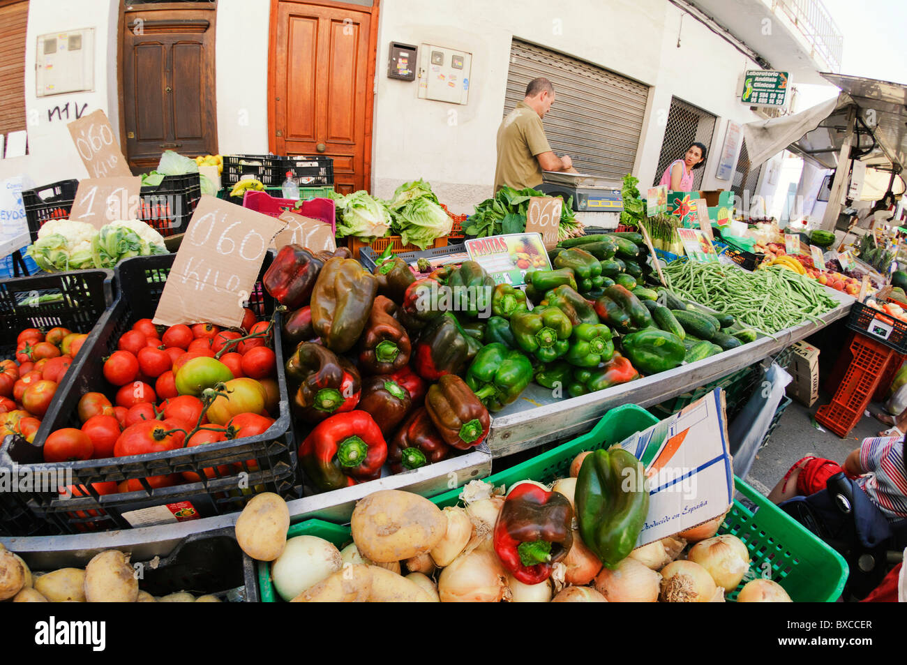 Stellen Sie sich auf den Obst- und Gemüsemarkt in Altea, Costa Blanca, Spanien Stockfoto