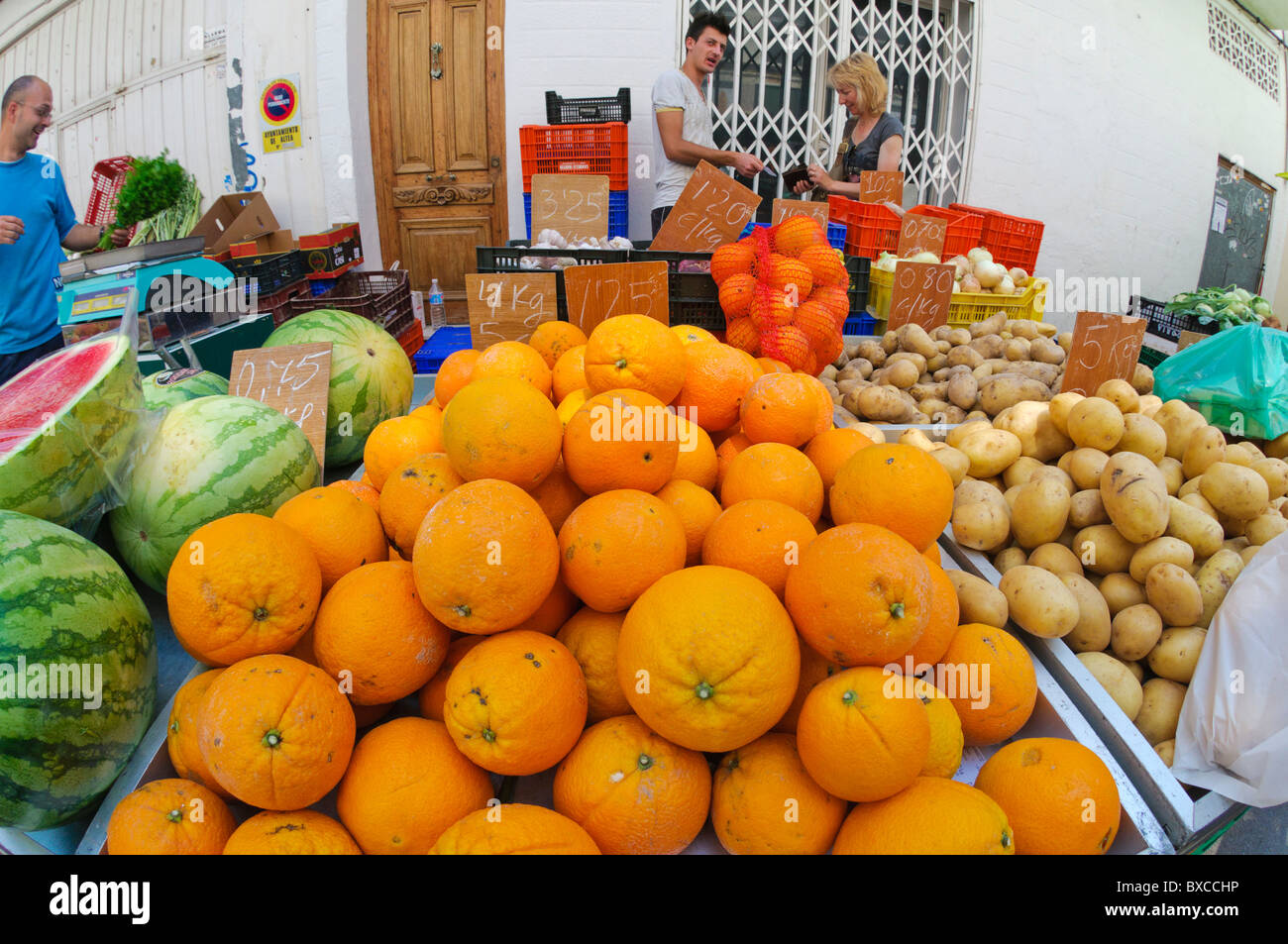 Stellen Sie sich auf den Obst- und Gemüsemarkt in Altea, Costa Blanca, Spanien Stockfoto