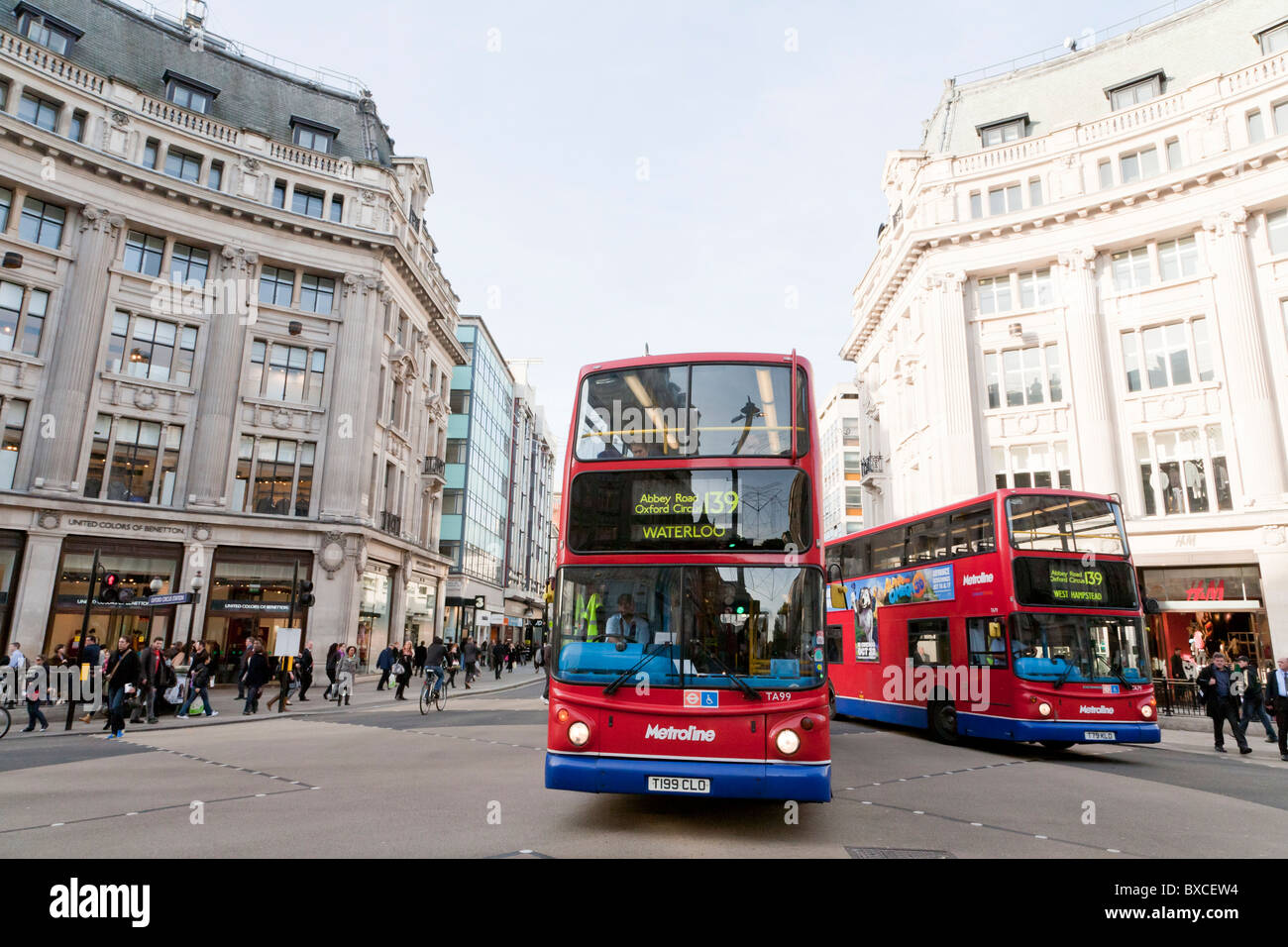 VERKEHR, OXFORD STREET, OXFORD CIRCUS, LONDON, ENGLAND, GROßBRITANNIEN Stockfoto