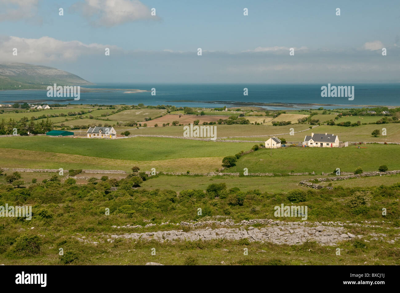 Ballyvaughn Bucht, den Burren, County Clare, Irland. Teil der Bucht von Galway. Stockfoto