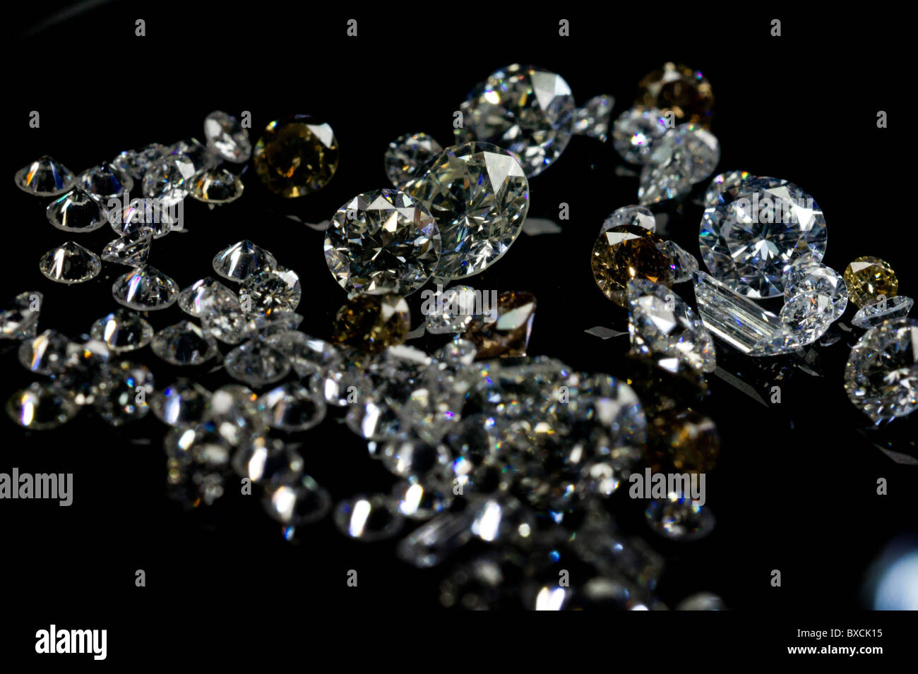 Reihe von verschiedenen Diamanten in verschiedenen Formen schön für fügt Stockfoto