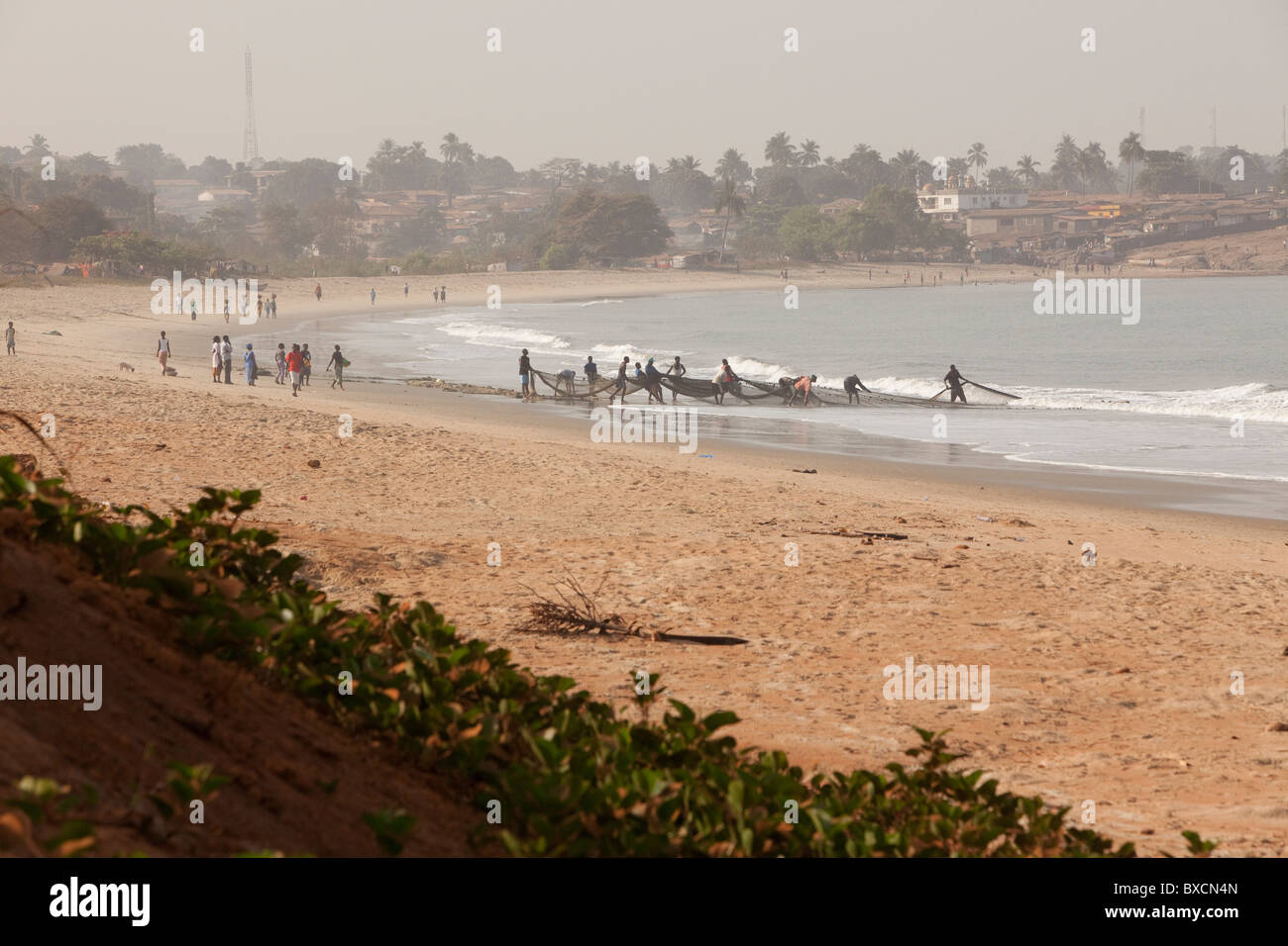 Angeln-Strände der Hauptstadt von Sierra Leone, Freetown, entlang des Atlantischen Ozeans. Stockfoto