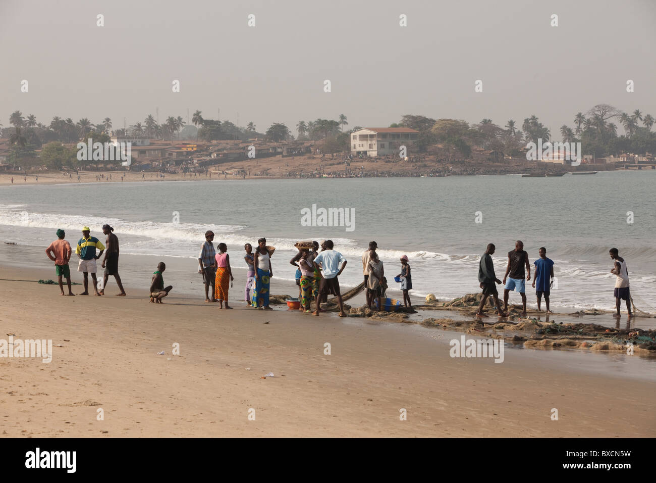 Angeln-Strände der Hauptstadt von Sierra Leone, Freetown, entlang des Atlantischen Ozeans. Stockfoto