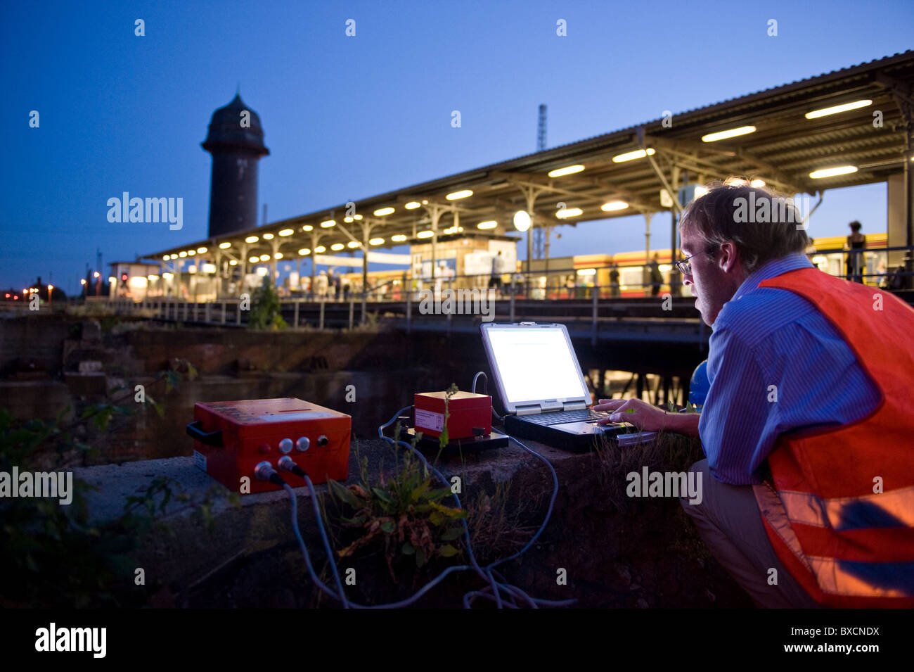 Beginn der Bauarbeiten arbeitet bei der S-Bahnstation Ostkreuz, Berlin, Deutschland Stockfoto