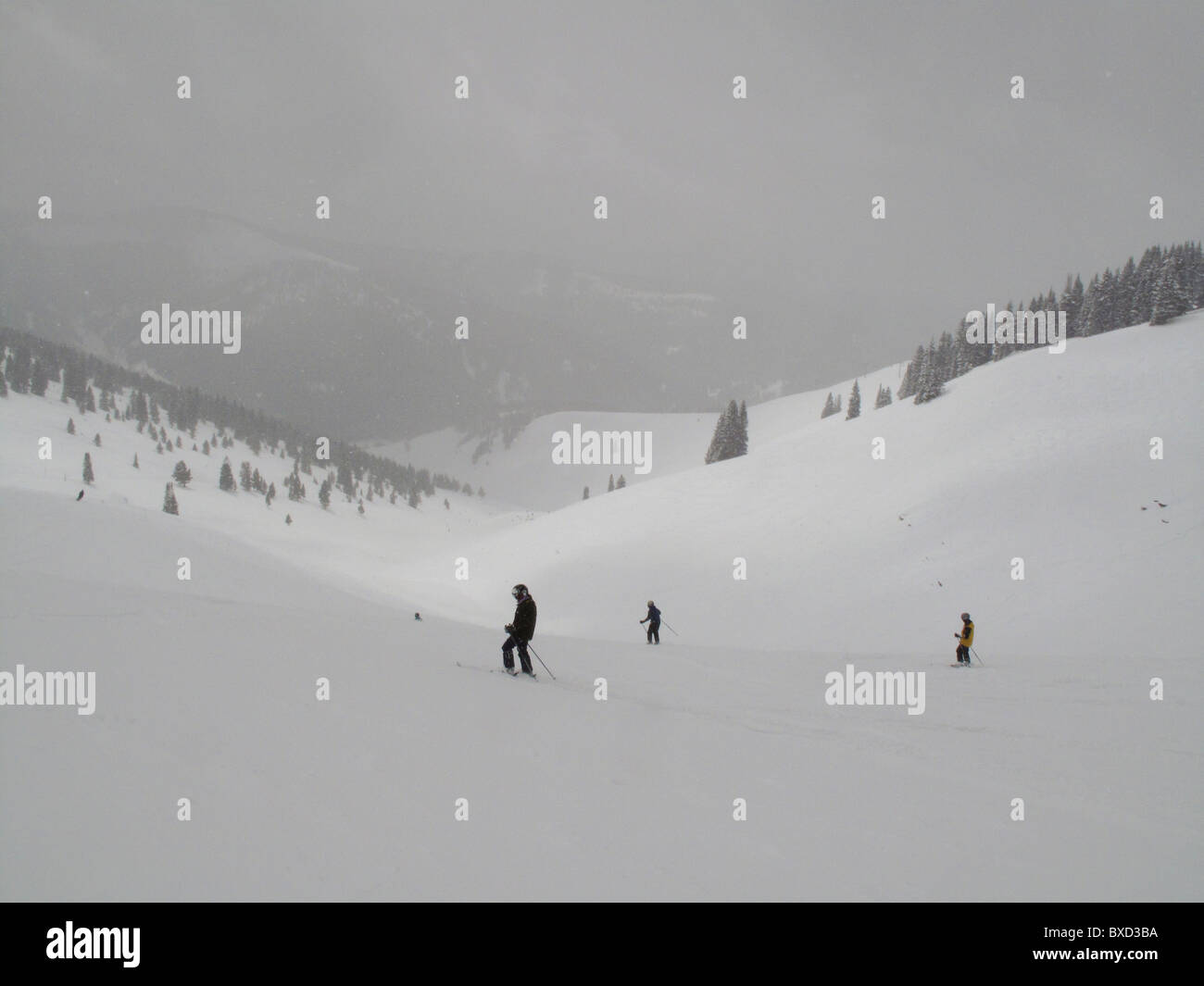 Skifahren am Winter Hang in Vail, Colorado Stockfoto