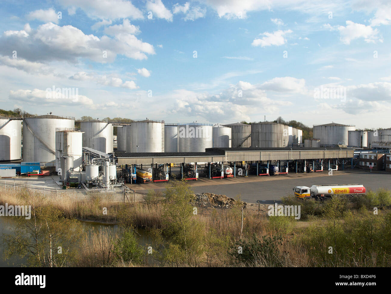 Erdöl-Speicher Chafford hundert Grautöne London UK Stockfoto