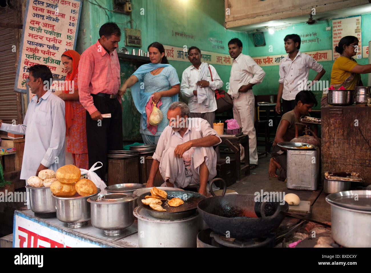 Ein Restaurant, das Puri in Haridwar, Uttarakhand, Indien. Stockfoto