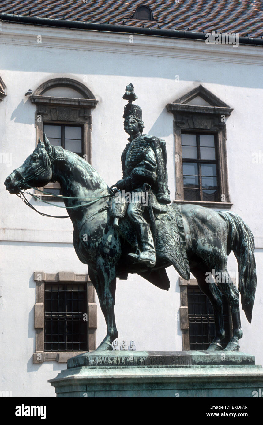 Ungarn. STATUE DES HUSAREN SOLDAT IN BUDAPEST Stockfoto