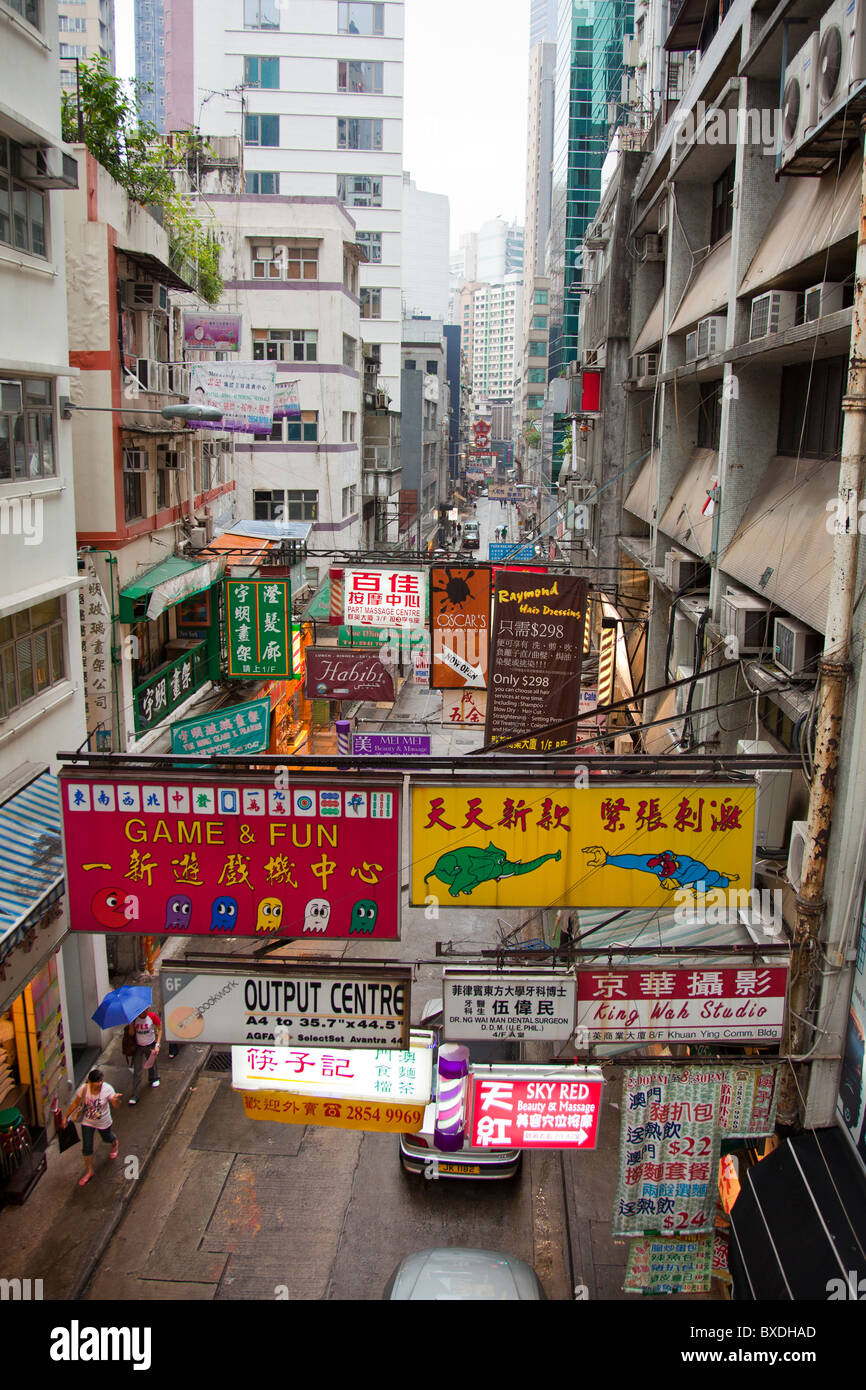 Typische Ansicht aus der Mitte Ebene Aufzüge in der Nähe von Soho, Hollywood Road. Hong Kong, China, Asien Stockfoto