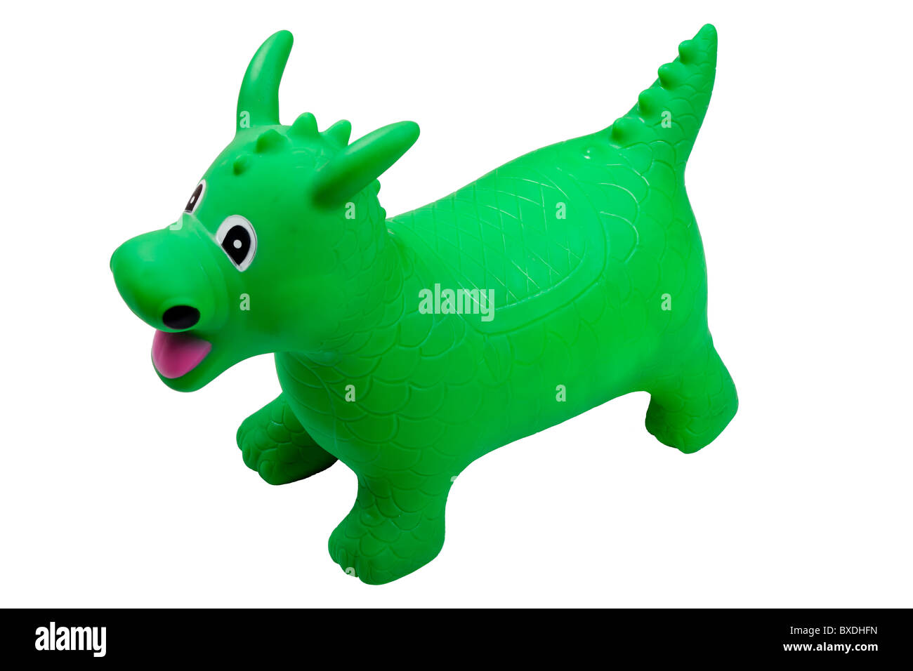 Ein grün aufblasbares Spielzeug Drachen zum Reiten. Isoliert auf weiss Stockfoto