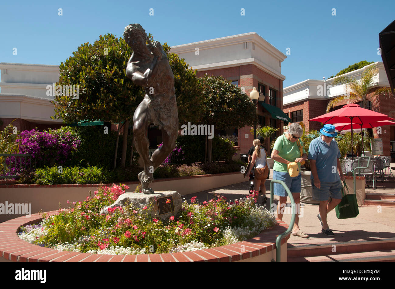 San Luis Obispo downtown outdoor Mall und Skulptur. Stockfoto
