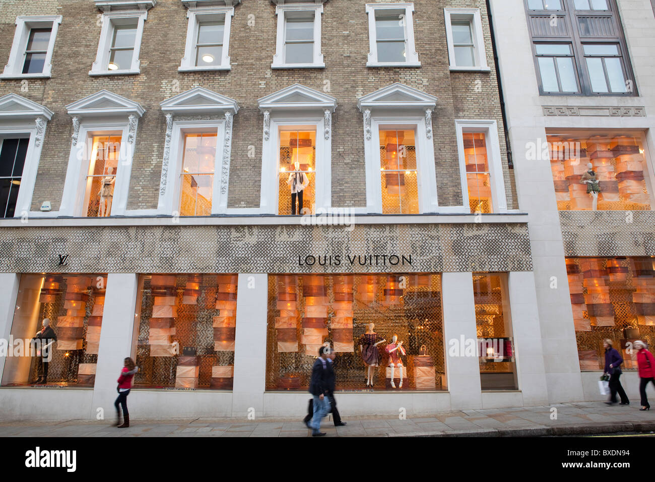 Louis Vuitton-Geschäft in der New Bond Street, London, Stockfoto