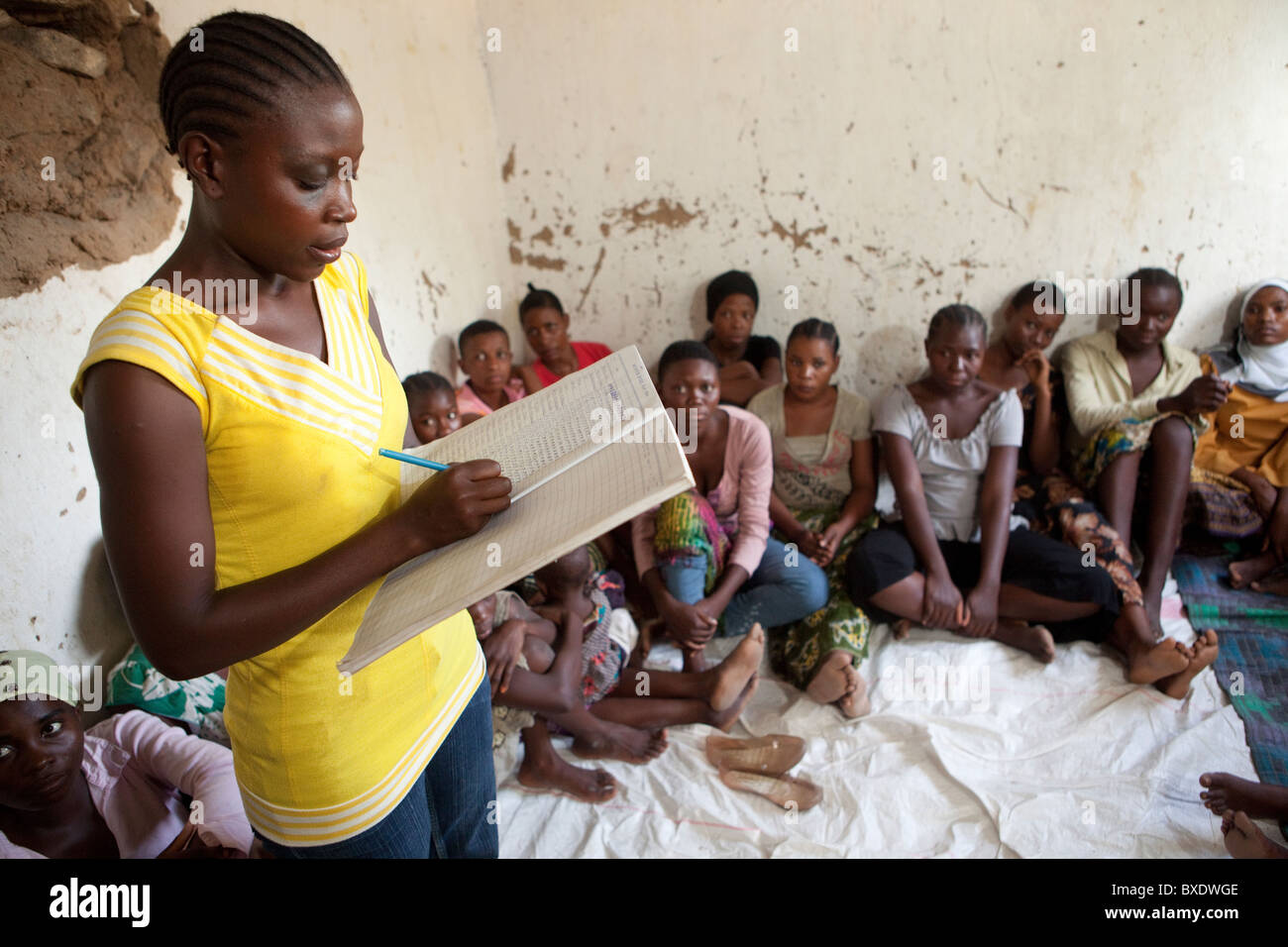 Mädchen besuchen ein Jugendlichen nach der Schule-Entwicklungsprogramm in Dodoma, Tansania, Ostafrika. Stockfoto