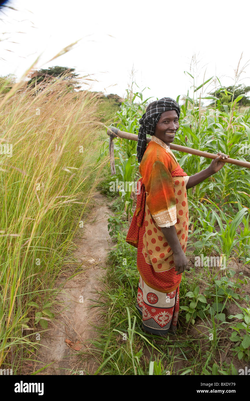 Frau Khabitu Ally Mkude ist ein Bauer lebt außerhalb Iringa, Tansania, Ostafrika. Stockfoto