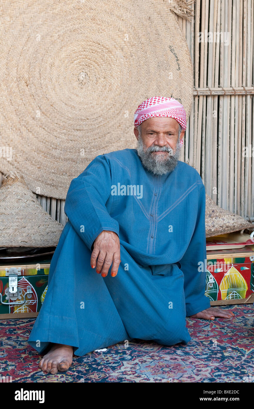 ein Mann mit traditionellen Tuch in Dubai Stockfoto