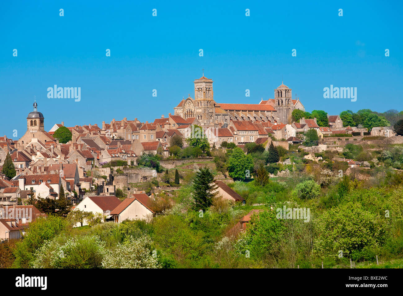 Frankreich, Yonne, Vezelay, Sainte Marie Madeleine de Vezelay Basilika als Weltkulturerbe der UNESCO aufgeführt, Stockfoto