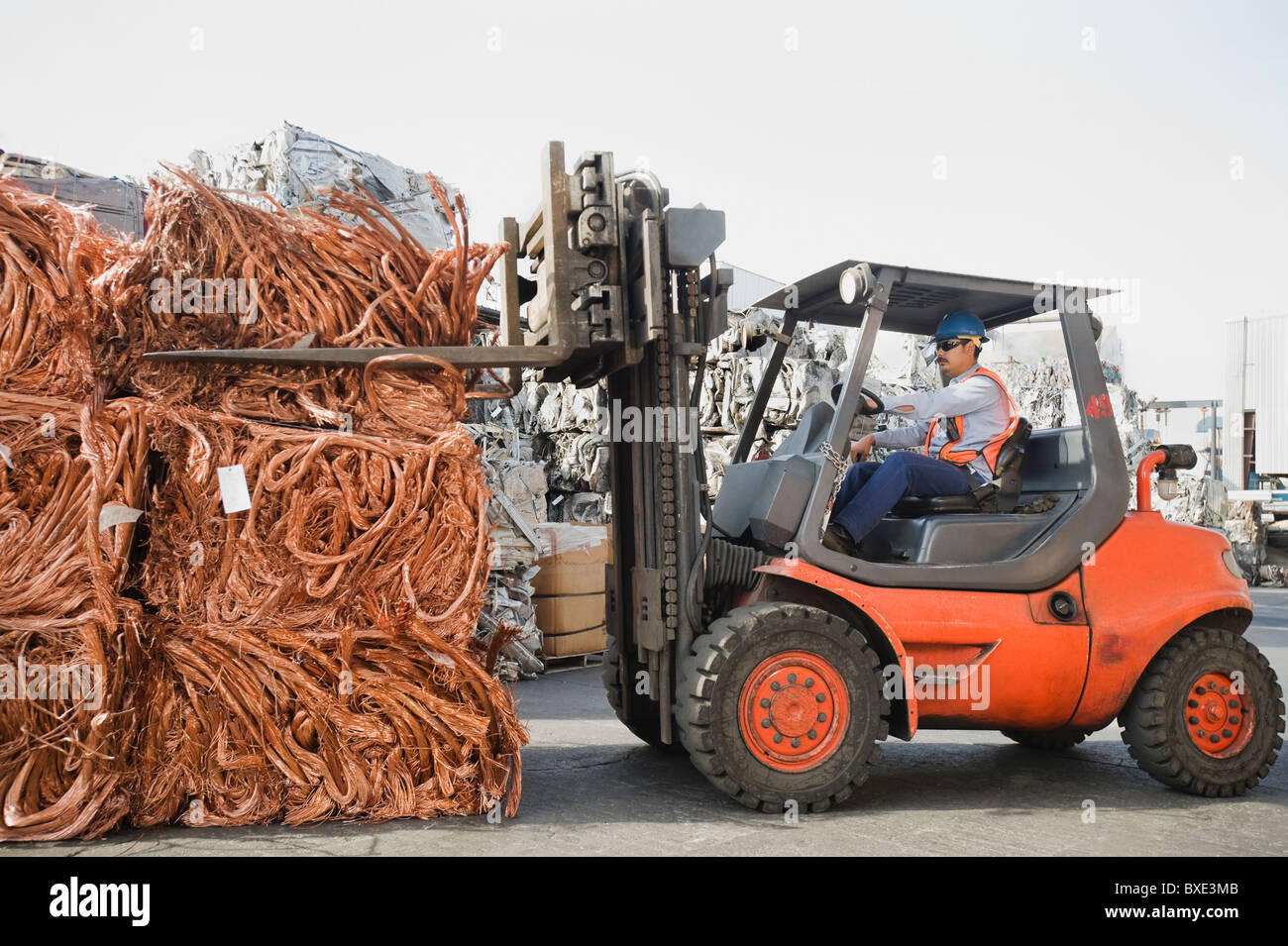 Staplerfahrer in recycling-Anlage Stockfoto