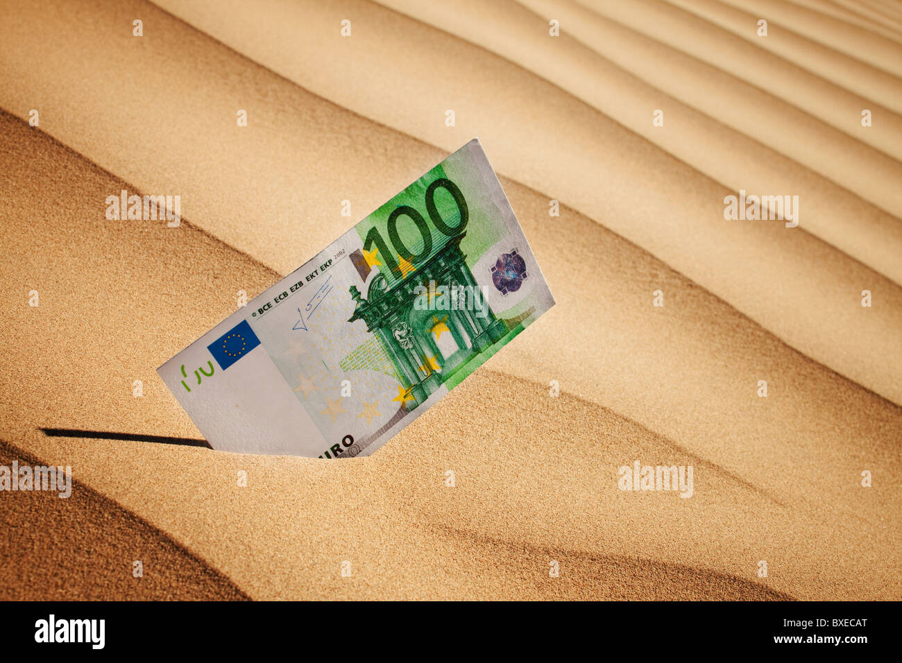 100 Euro-Schein in sand Stockfoto