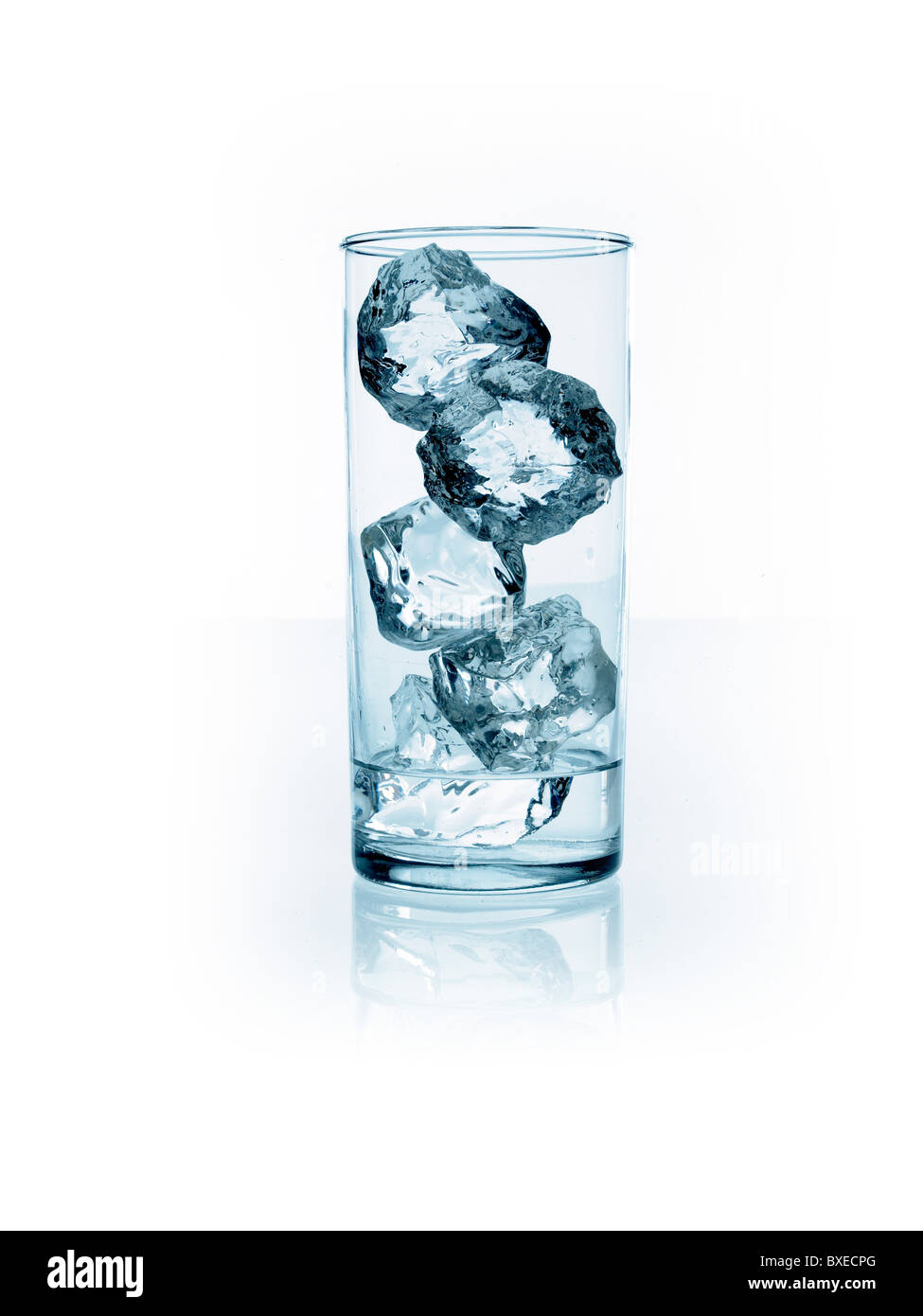 Eiswürfel aus glas Ausgeschnittene Stockfotos und -bilder - Alamy