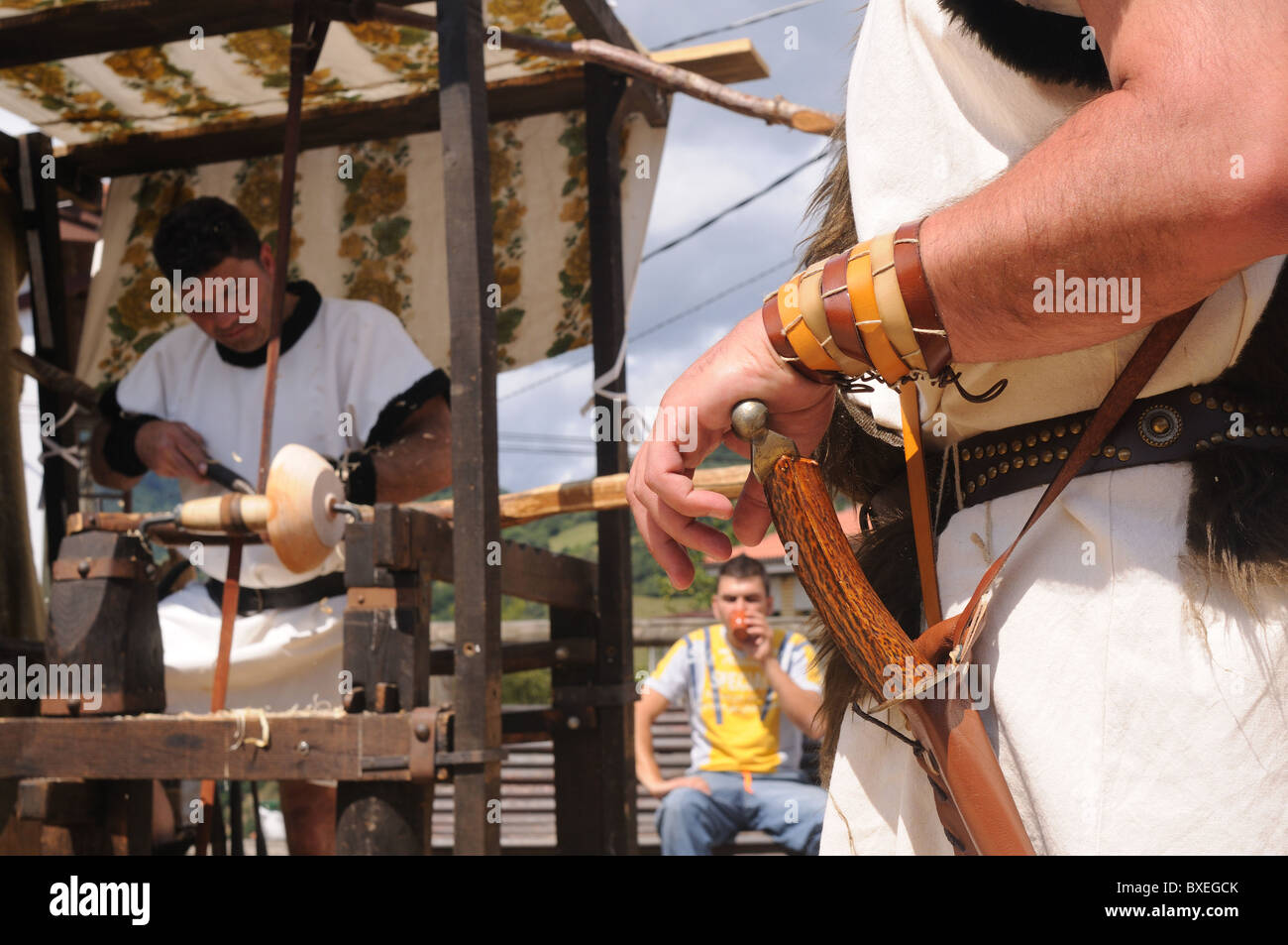 Detail des Kleides Astur "Astur-Roman Festival von La Carisa" CARABANZO Asturien Spanien. Stockfoto