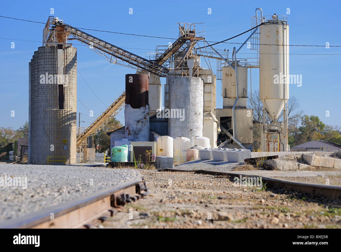 Eine industrielle Zement-Verarbeitungsanlage. Stockfoto