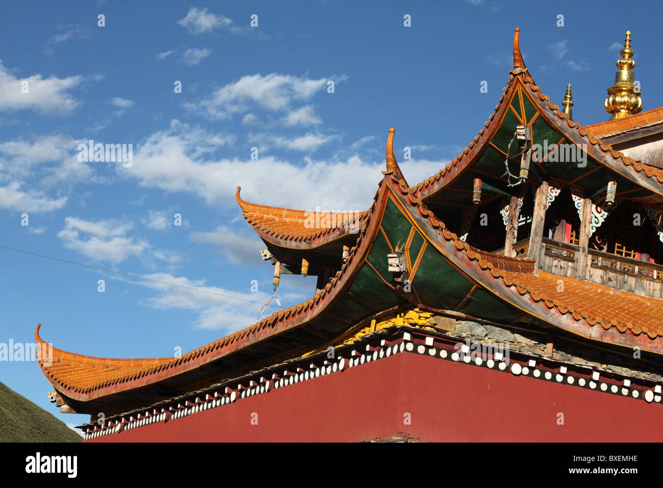 Chinesische Architektur in Tagong Stadtmitte, Provinz Sichuan, China. Stockfoto