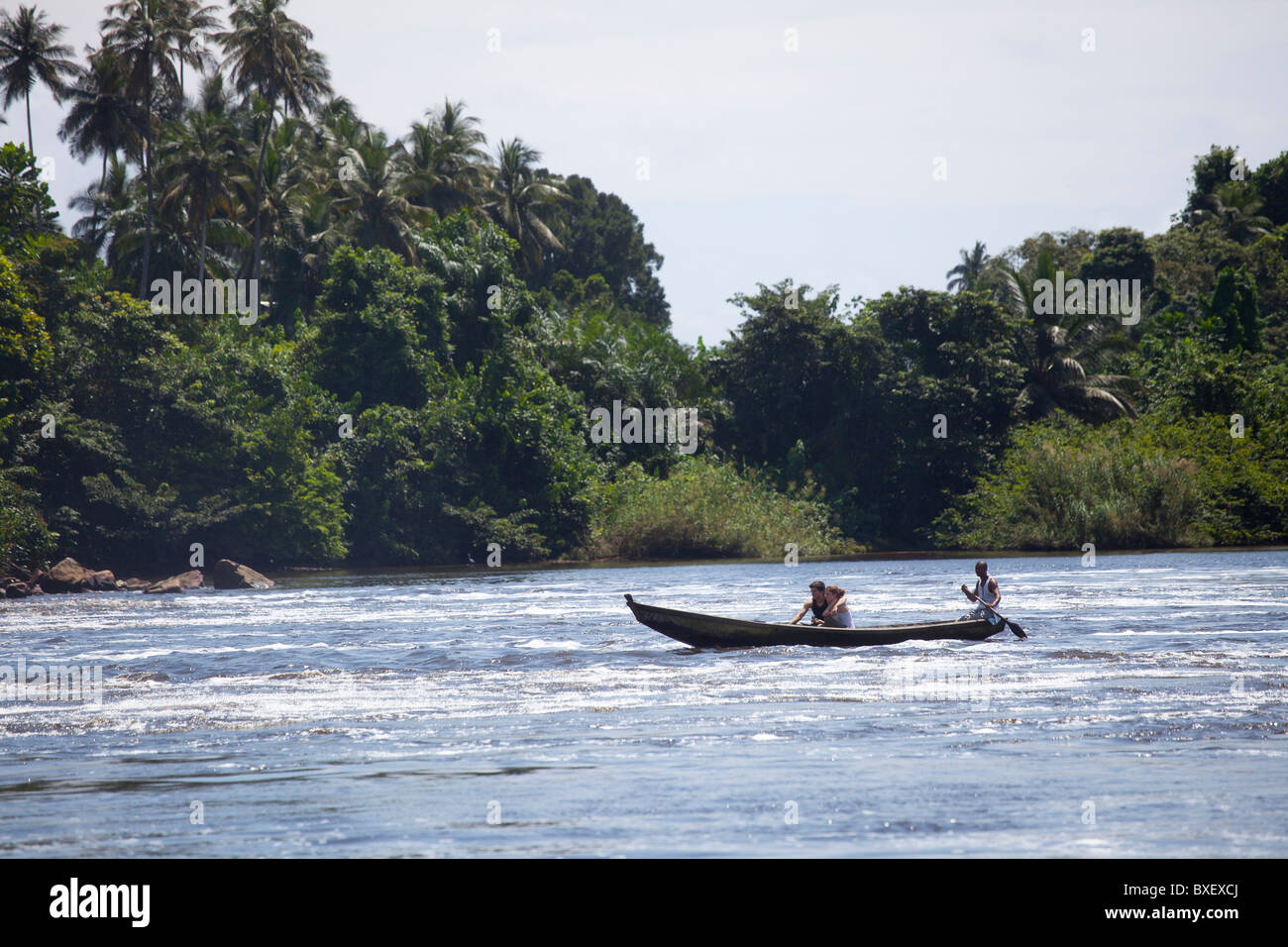 Boot Fluss Stromschnellen Kamerun Kribi Regenwald Zeile Stockfoto