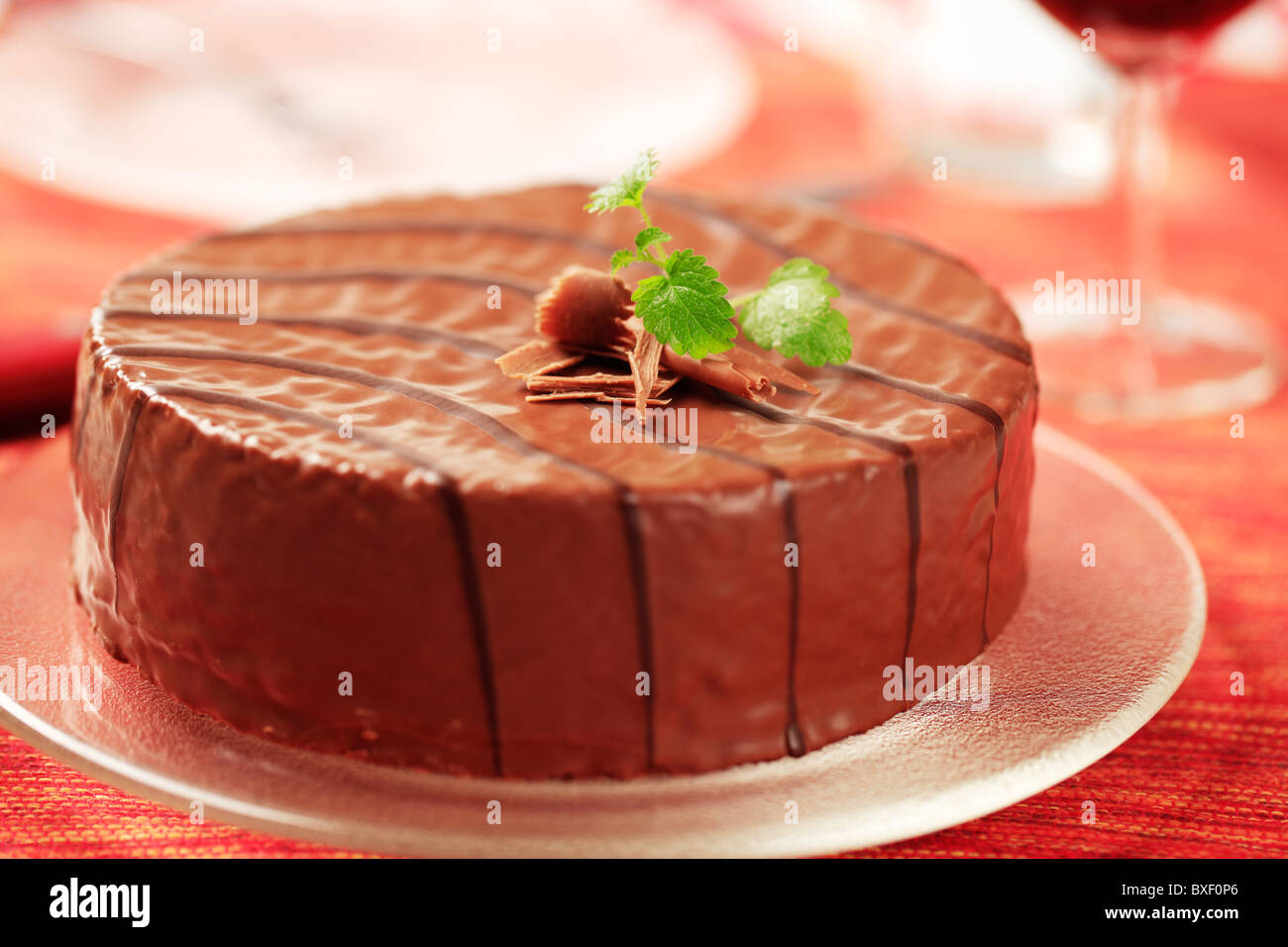 Glasierte Nusstorte mit Schokoladenglasur - detail Stockfoto