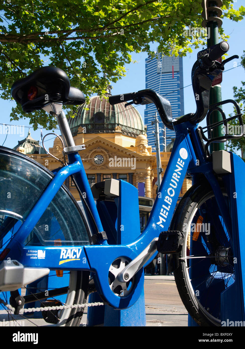 MIETEN SIE EIN FAHRRAD AN ÖFFENTLICHEN ORTEN IN MELBOURNE MIETEN SIE VICTORIA AUSTRALIA Stockfoto