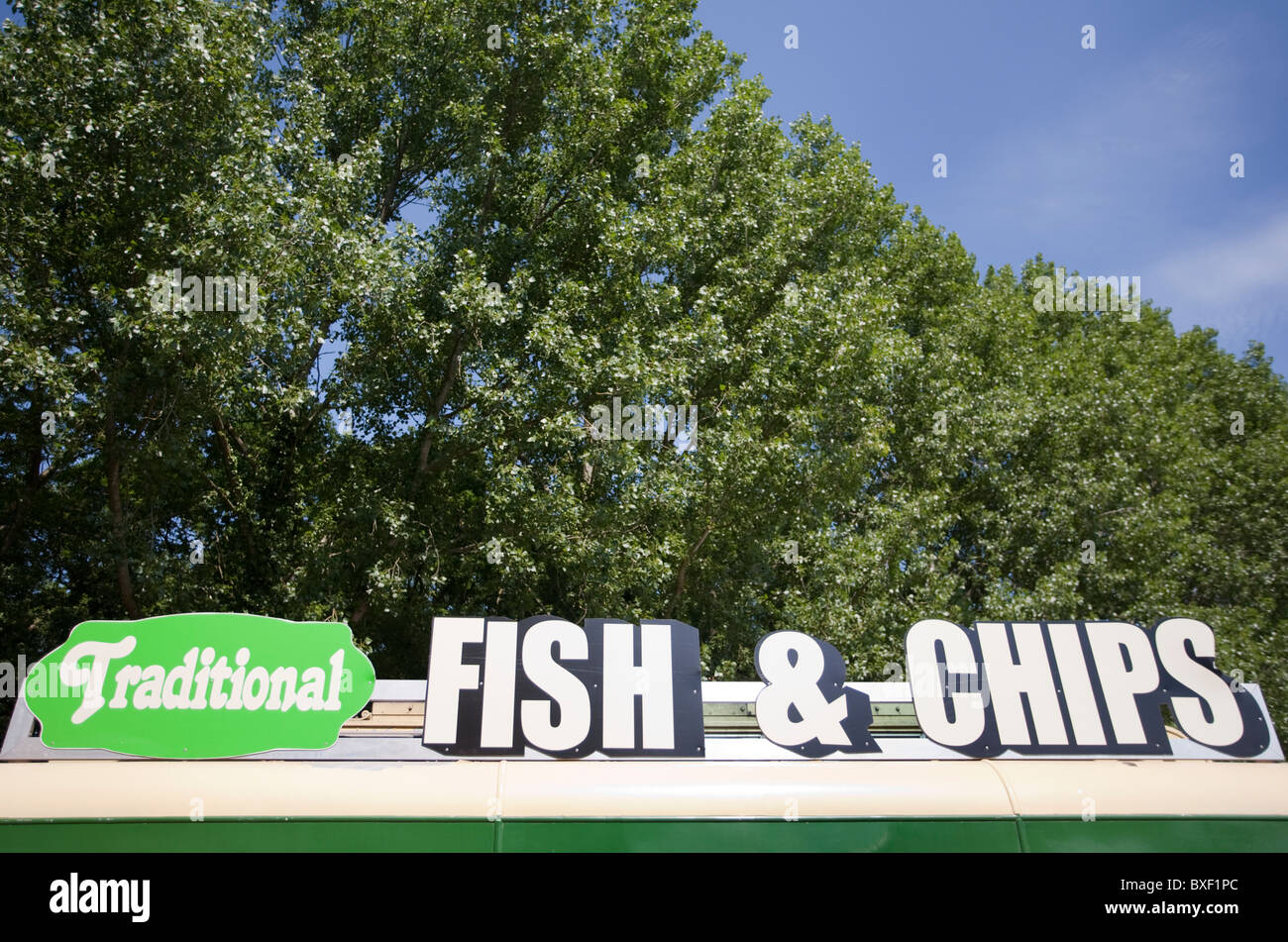 Zeichen für traditionelle Fisch & Chips Stockfoto