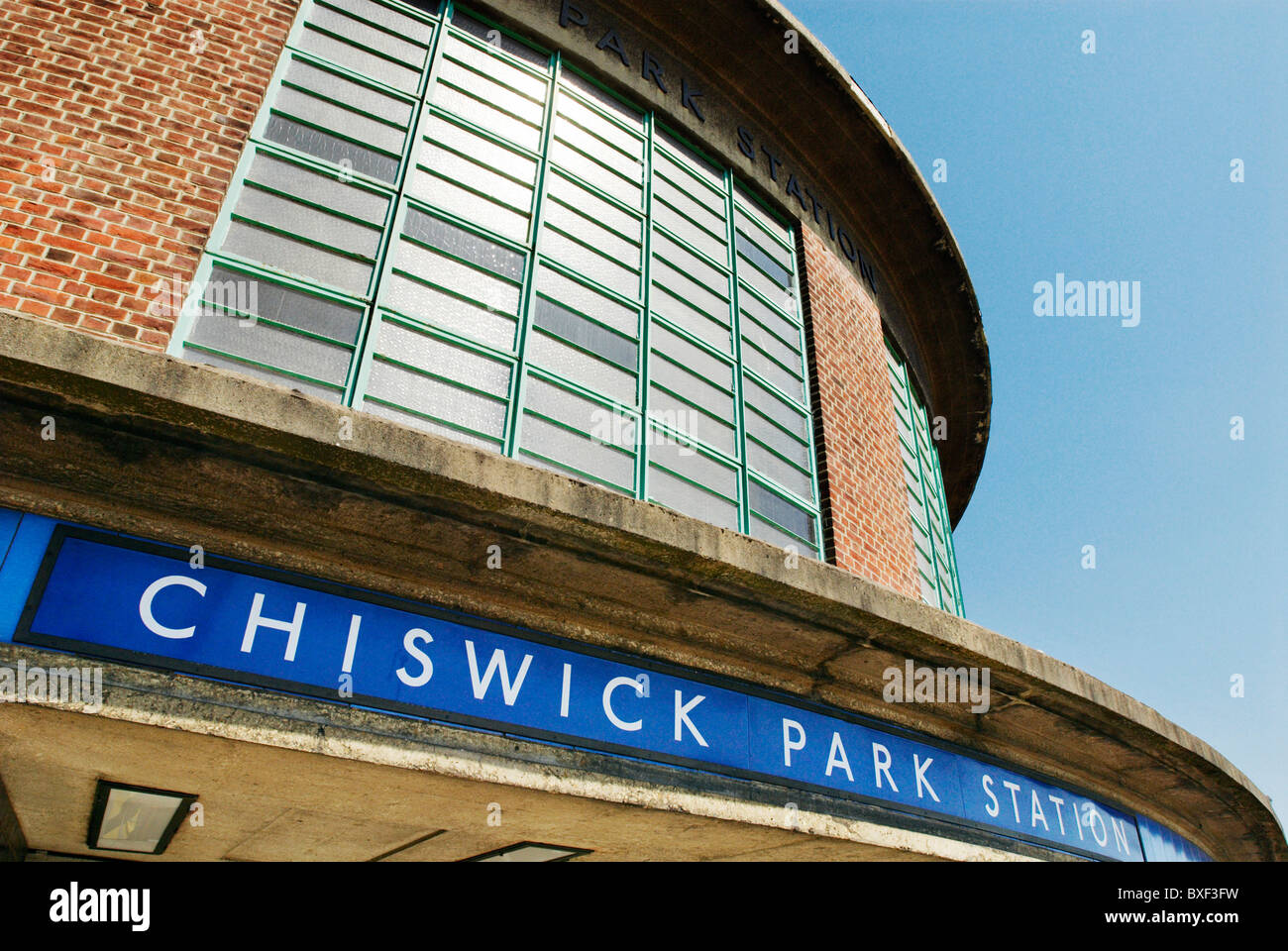 Art Deco beeinflusst Chiswick Park u-Bahnstation West London UK Stockfoto